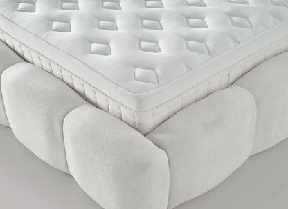 Elenor - Off White Bucle